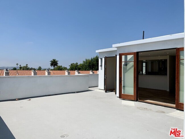 Building Photo - 859 S Lucerne Blvd
