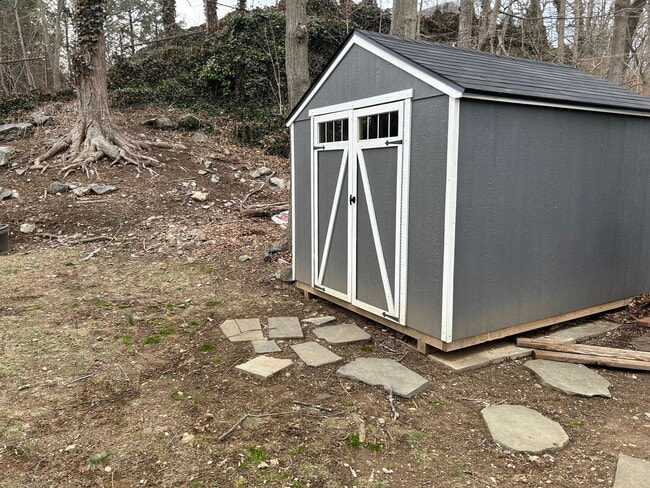 Building Photo - 5 Woodlawn Ave