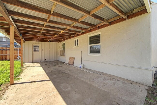 Building Photo - Beautifully Remodeled 3-Bedroom Home with Modern Upgrades