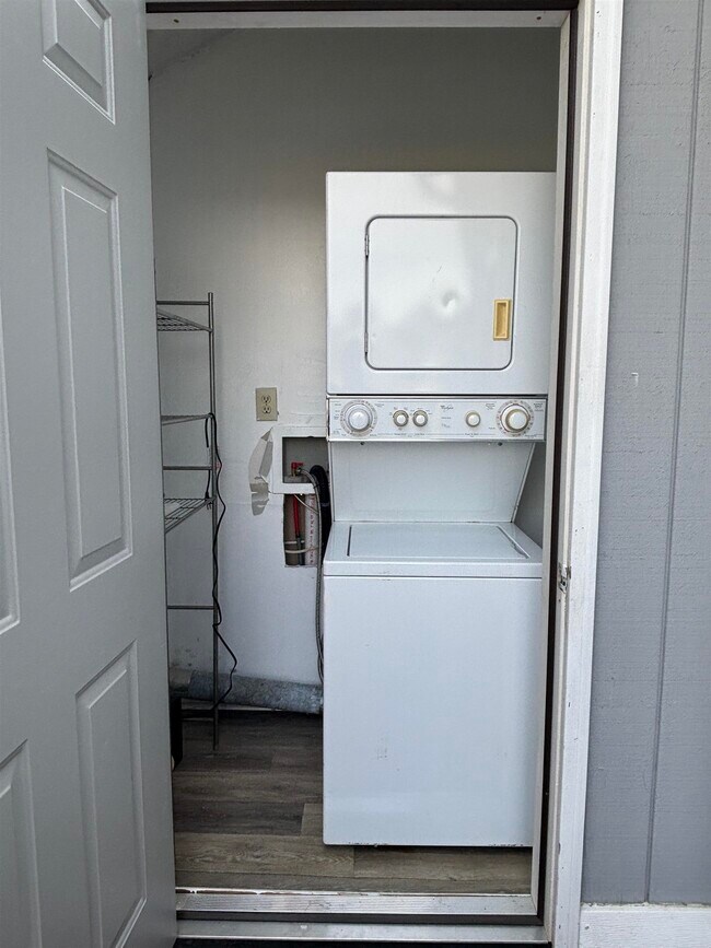 Building Photo - 3700 Golf Colony Ln