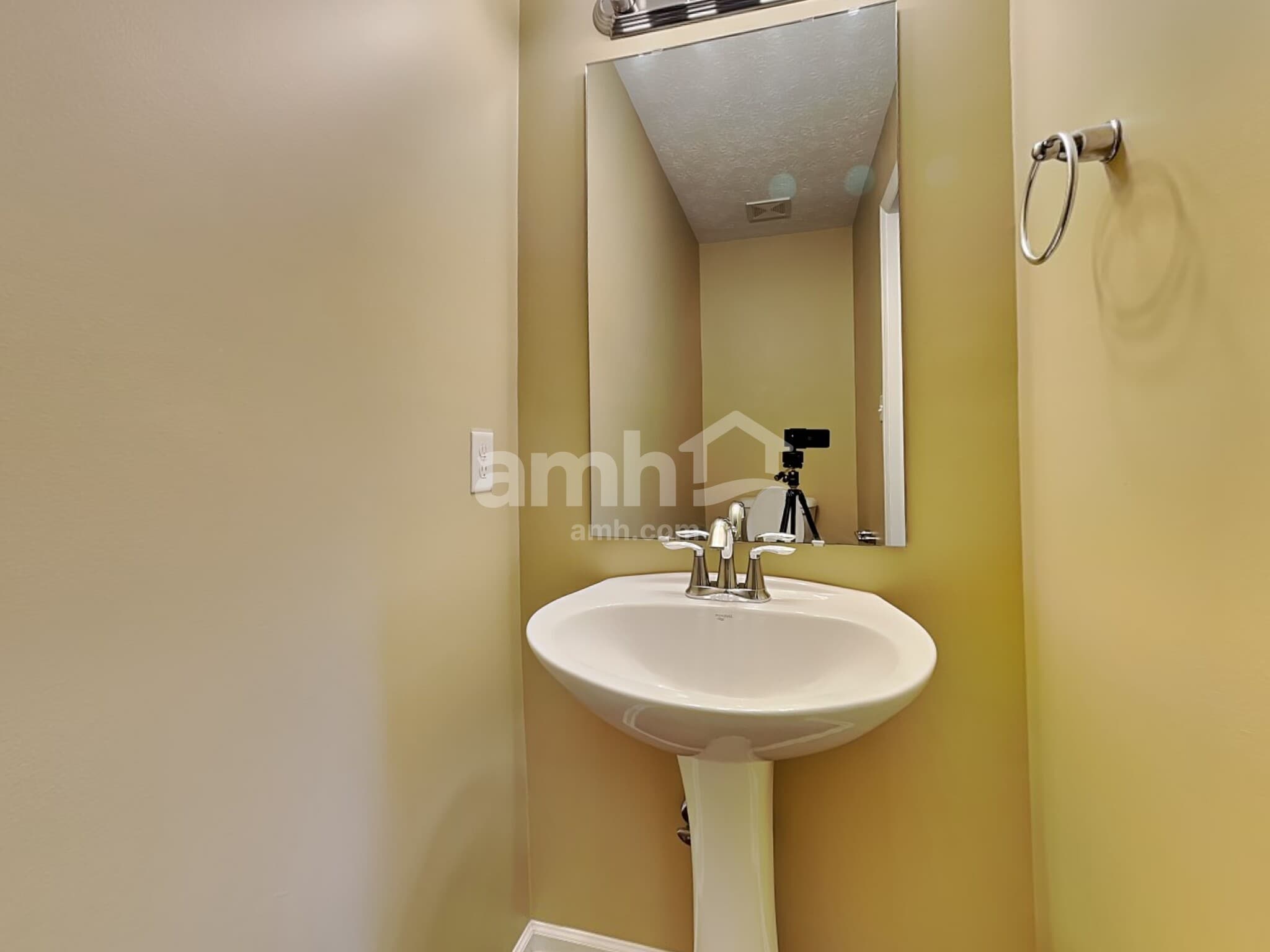 Building Photo - 439 Parkview Ct