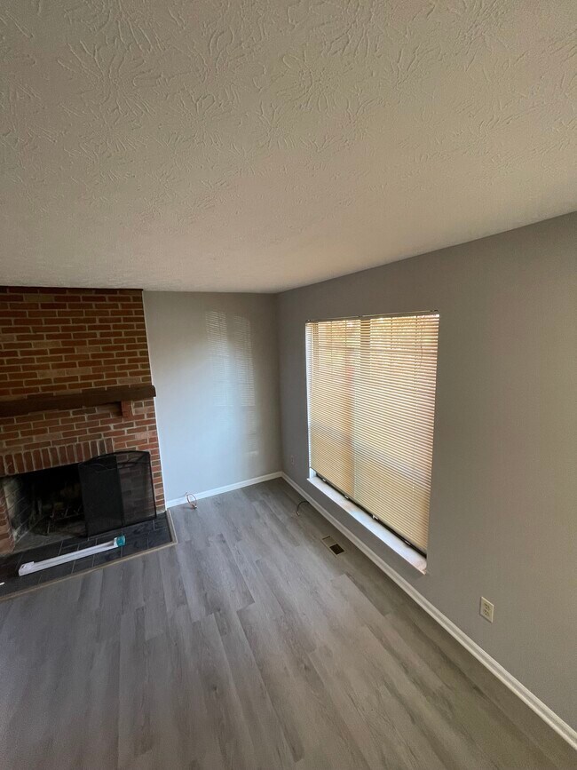 Building Photo - 6455 Brookedge Ct