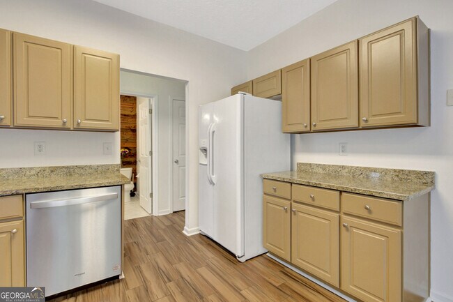 Building Photo - 77 Crescent St