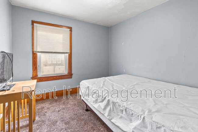 Building Photo - 3222 Webster St