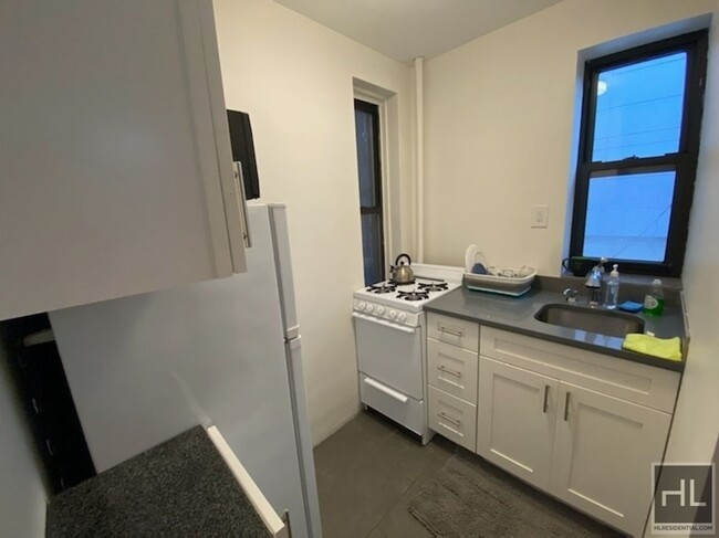 Building Photo - Prime Hudson Yards Area 1 Bedroom!!