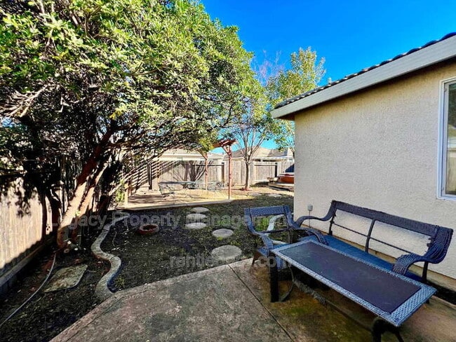 Building Photo - 1843 Dawnelle Way