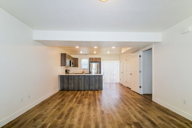 Building Photo - Modern 3 Bed, 2.5 Bath Pet-Friendly Home w...