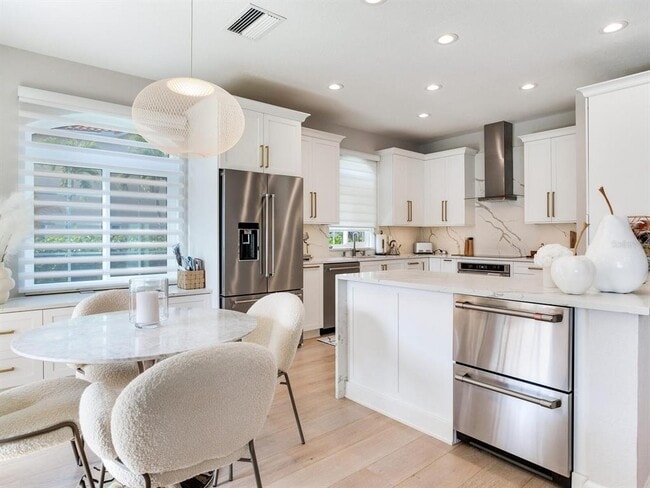 Building Photo - 6302 Vista Verde Dr W