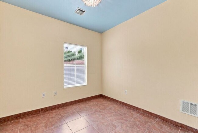 Building Photo - Spacious 3BR/2BA West Tucson Home | Open-Concept Living & Carpet-Free Interior