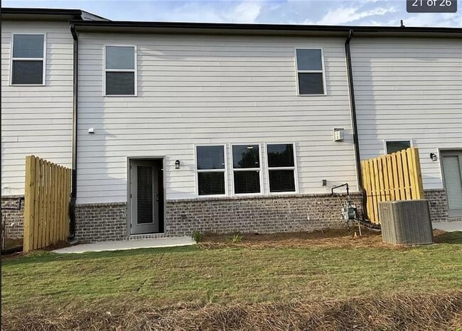 Building Photo - 6050 Sanford Pl