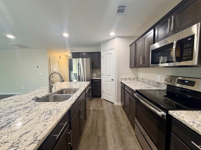 Building Photo - Heritage New Riverside Three Bedroom Home w. Fenced in Yard!