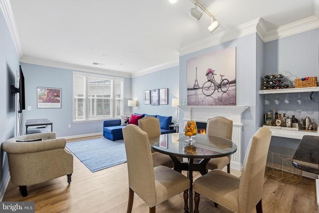 Building Photo - 27 Booth St