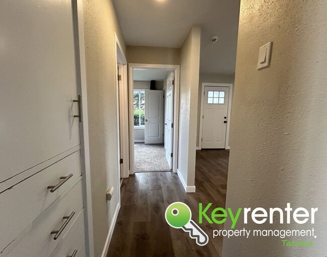 Building Photo - Tacoma Gardeners Dream 2Bed/1Bath