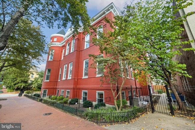 Building Photo - 301 G St NE