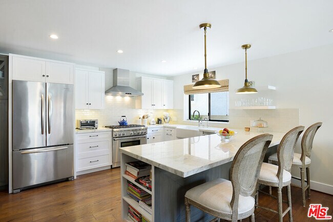 Building Photo - 17258 Palisades Cir