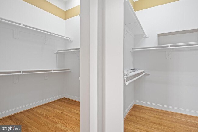 Building Photo - 5905 Lone Oak Dr