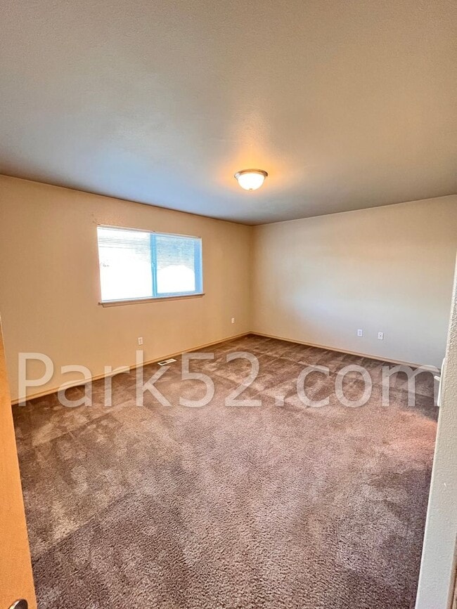 Building Photo - 3-Bedroom Duplex Home - Gated Community - South Hill