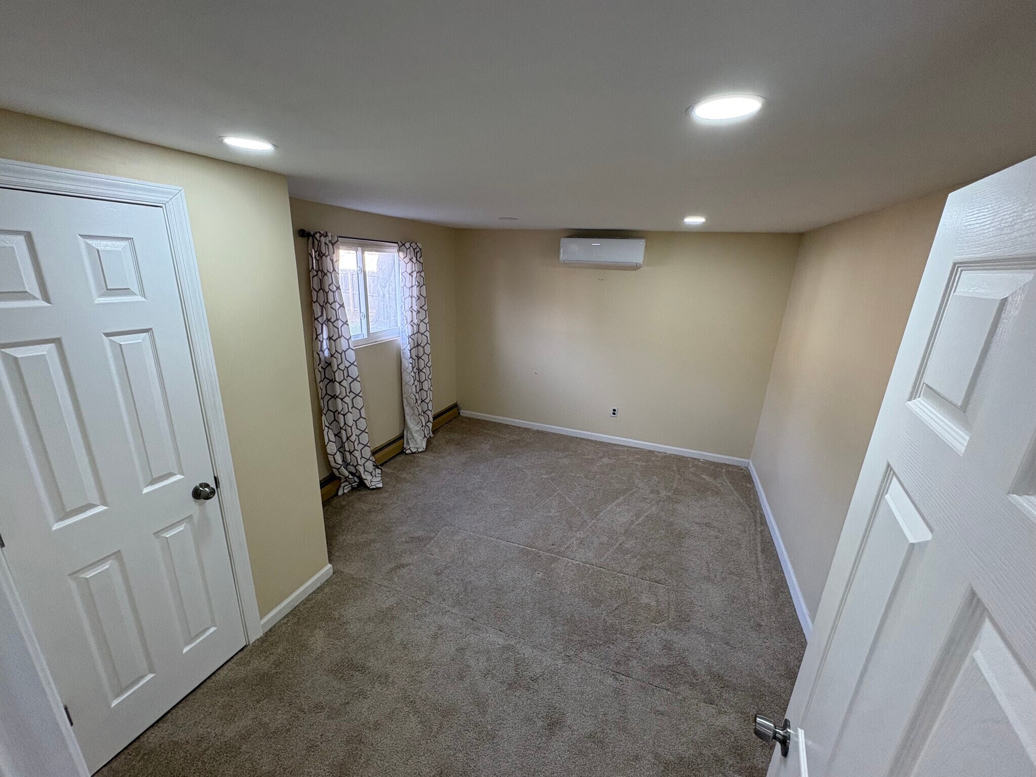 Building Photo - 37 John St