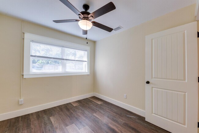 Building Photo - 1500 Dacron Dr