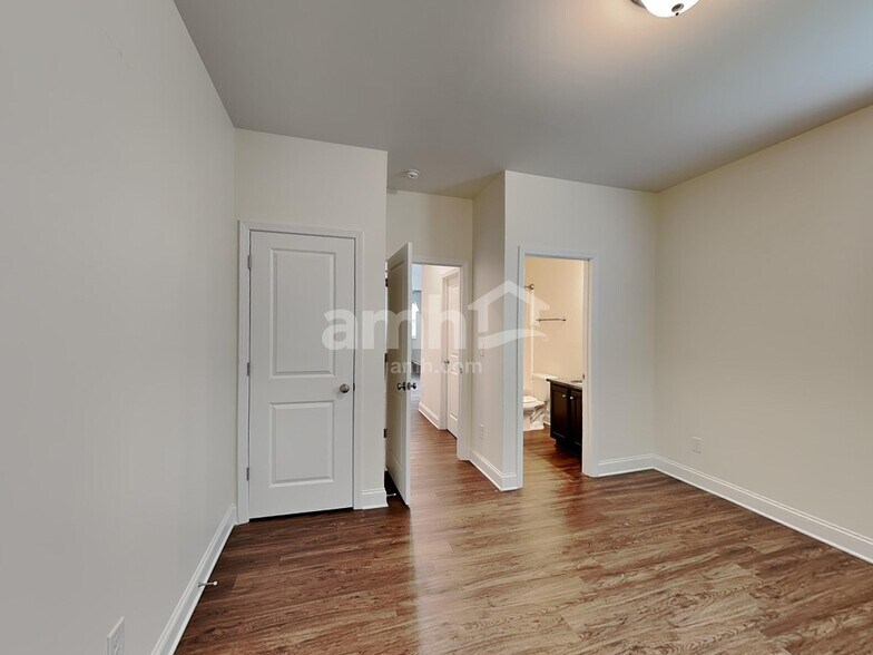Building Photo - 8034 Leonine Ct