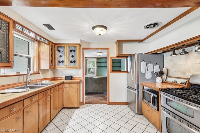 Building Photo - 686 Portage Lakes Drive