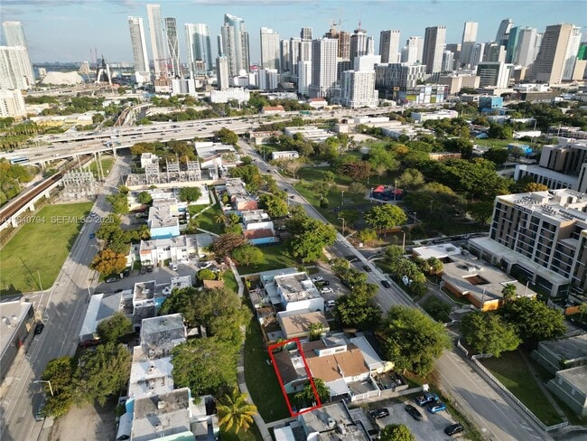 Building Photo - 617 NW 10th St