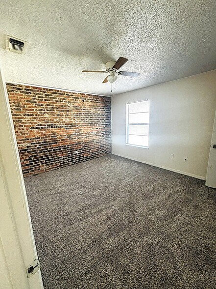 Building Photo - 402 S 2nd St