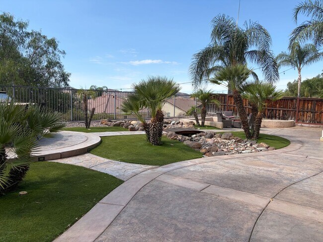 Building Photo - 24903 Sunset Vista Ave