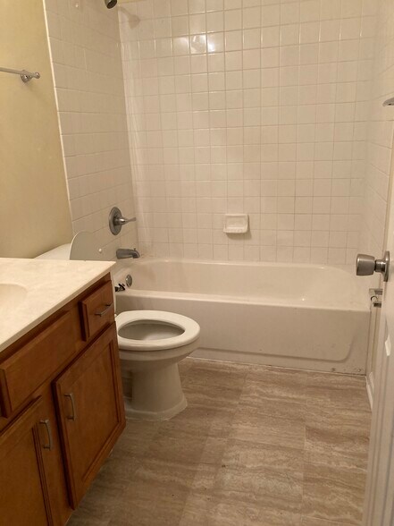 Main bath - 2696 Green Hollow Ln