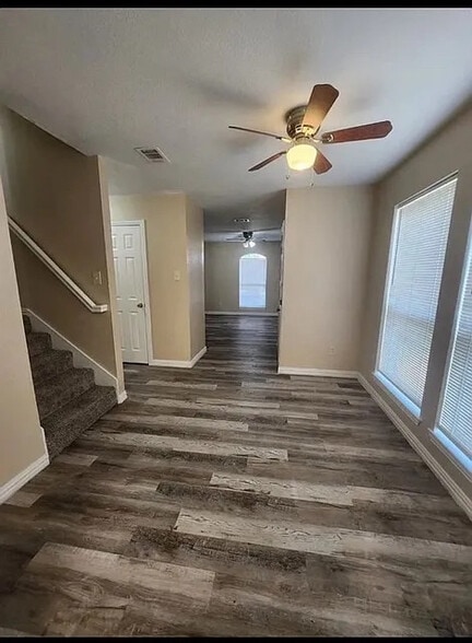 Building Photo - Room in Duplex on Chestnut Ln