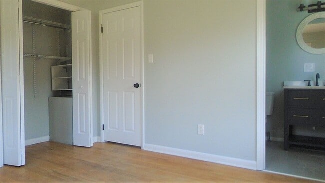 Building Photo - 3 Bedroom 2 Bathroom Home - Ask About the Move In Special!