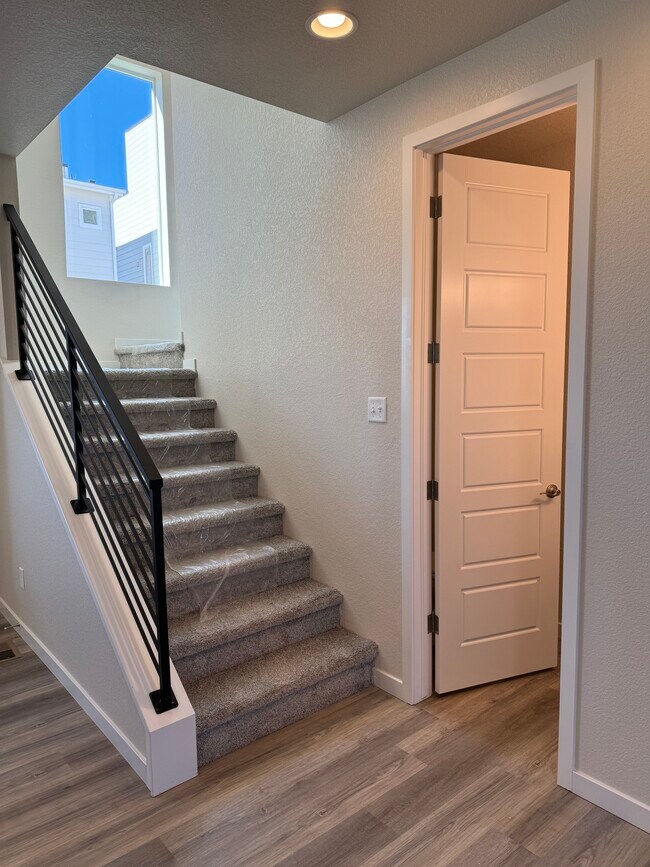 Building Photo - 12365 Farmview Ln