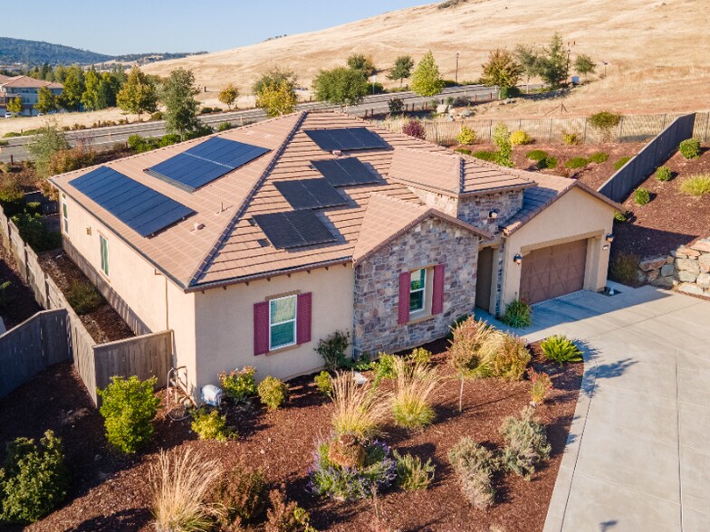 Building Photo - 325 Eagle Creek Ct