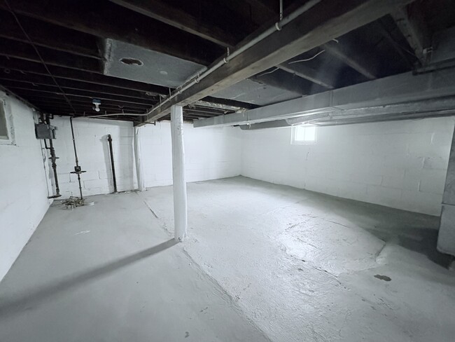 Building Photo - 2166 S 6th St