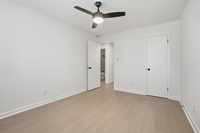 Building Photo - Beautifully Renovated 3-Bedroom with Fence...