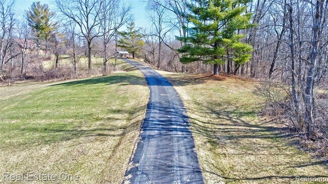 Building Photo - 5307 Metamora Rd