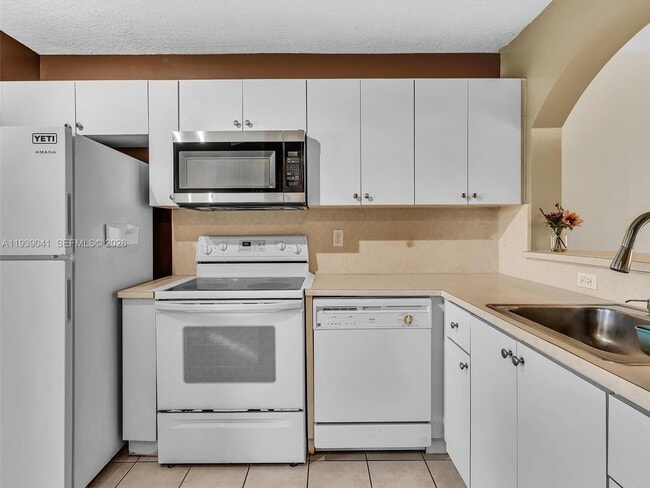 Building Photo - 1271 SE 28th Ct