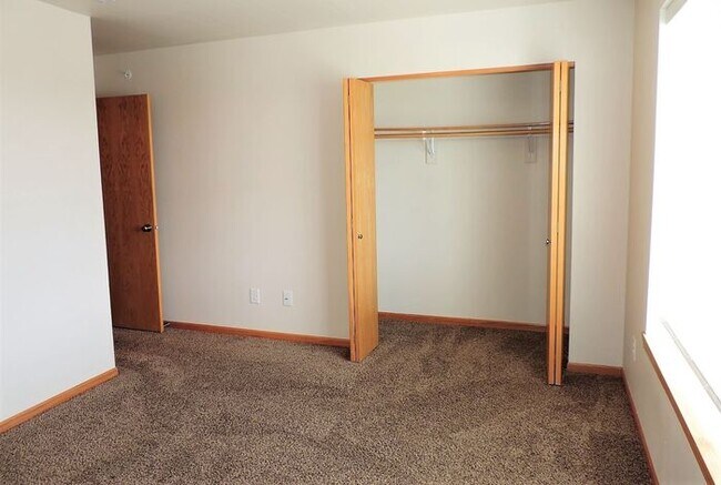 Building Photo - $1,050 | 2 Bedroom, 2 Bathroom Condo | No ...