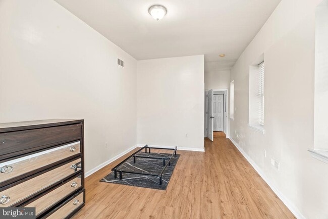 Building Photo - 614 Benson St