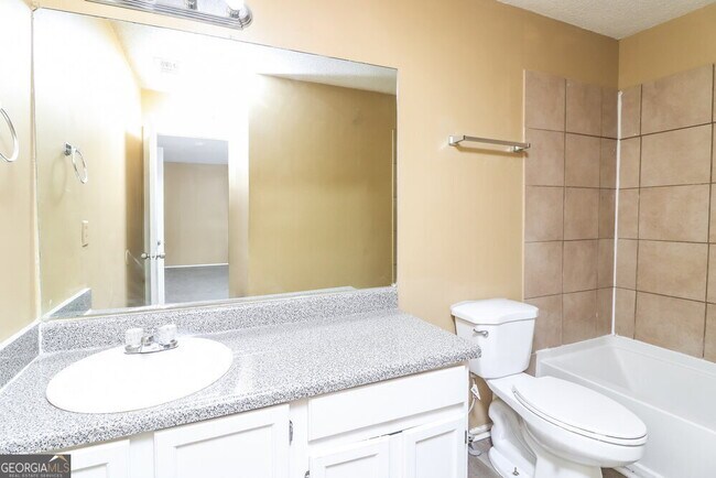 Building Photo - 5438 Farmview Close