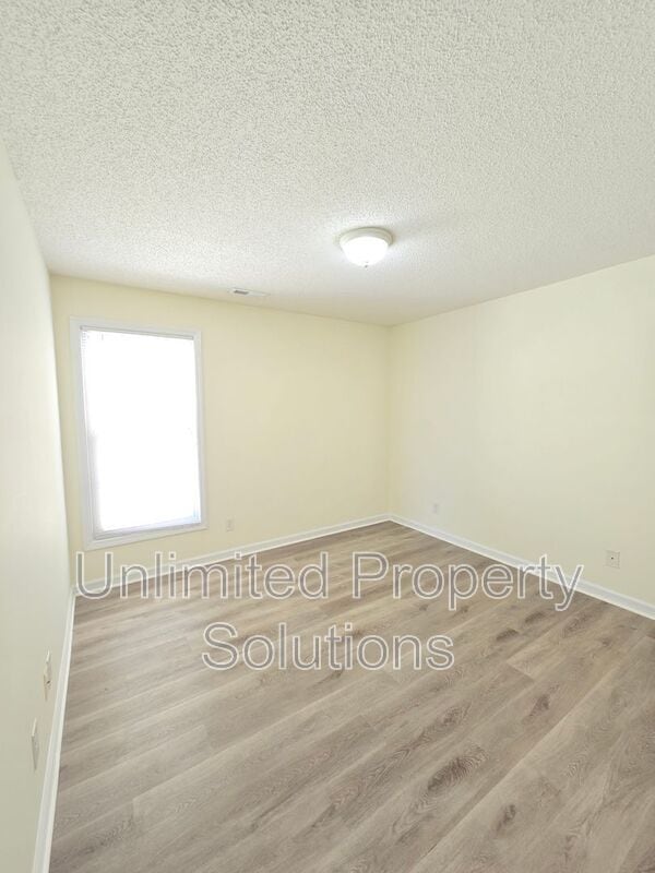 Building Photo - 5010 Hunters Trail