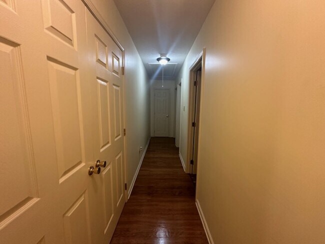 Building Photo - 4 Walnut Grove Cove