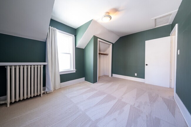 Building Photo - 3832 18th Ave S