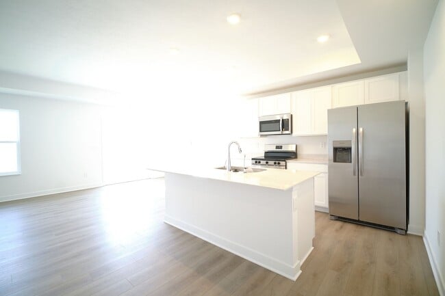 Building Photo - 8699 Maroska St