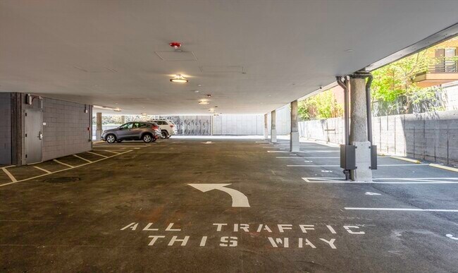 Building Photo - 166 Main St