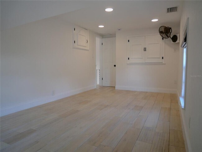 Building Photo - 2916 N Woodrow Ave