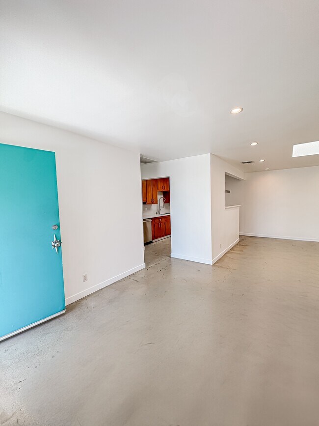 Building Photo - 3809 Floral Dr