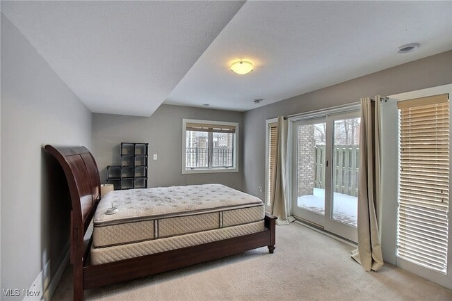 Building Photo - 2239 City View Dr