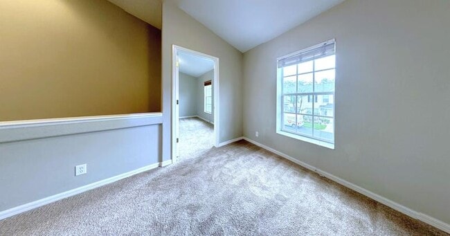 Building Photo - 8006 Thoroughbred Loop