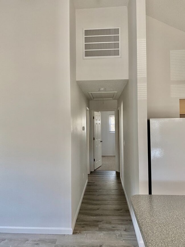 Building Photo - Centrally located home at Milepost 6